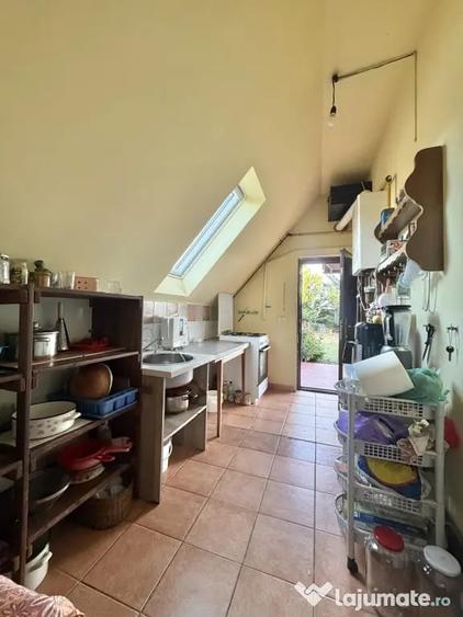 Casă cu 4 camere cu Teren 1050 Mp în Sânmihaiu Român