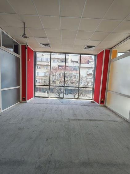 Birou, de 450 mp, în Central