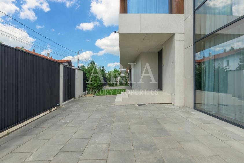 Casă cu 6 camere cu Piscina în Băneasa
