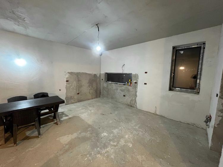 Casă cu 2 camere cu Teren 250 Mp în Vânători