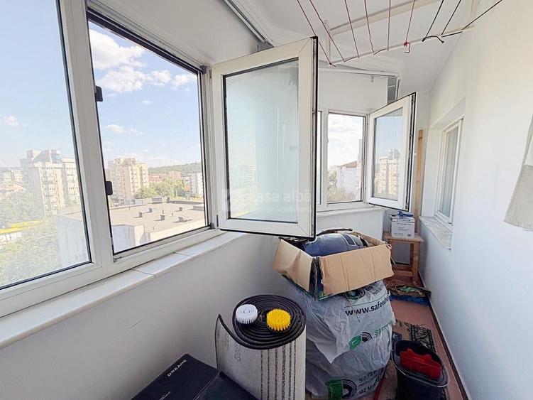 Apartament cu 3 camere decomandat în Nicolina