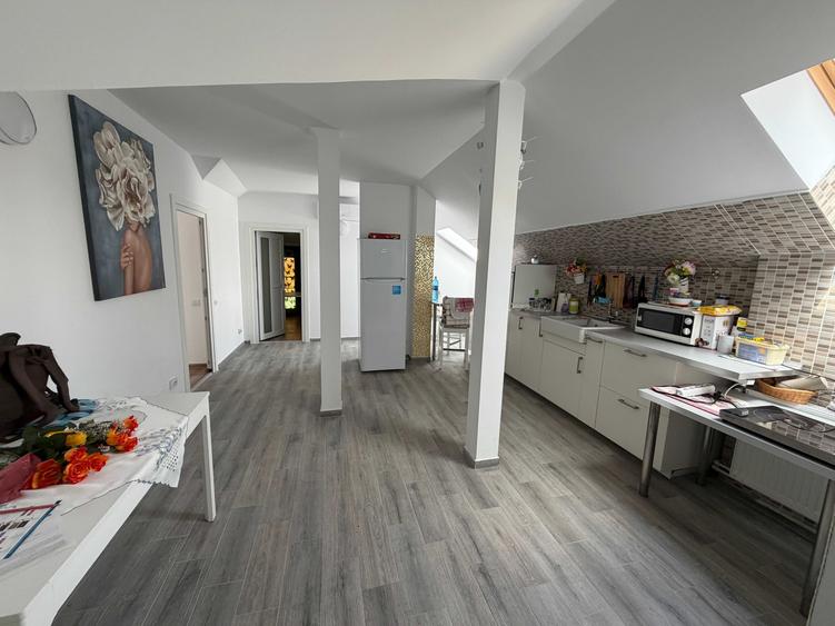 Casă cu 4 camere în Domnești