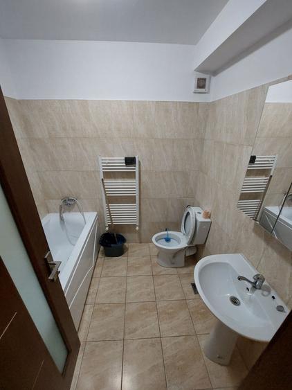 Apartament cu 2 camere decomandat în Roșu