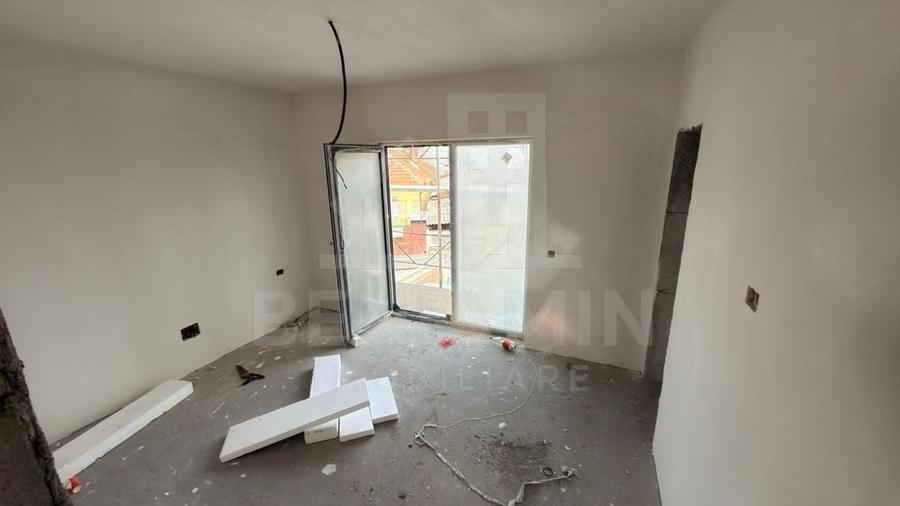 Casă cu 5 camere cu Teren 420 Mp în Central