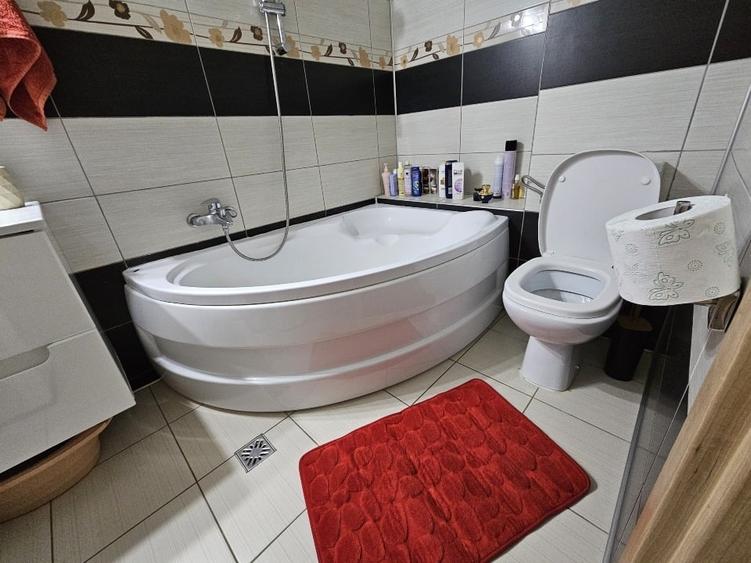 Apartament cu 2 camere decomandat, mobilat în Energia