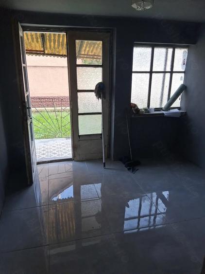 Casă cu 3 camere cu Teren 1500 Mp în Central