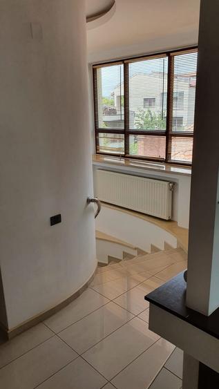 Apartament cu 3 camere în Aviatorilor