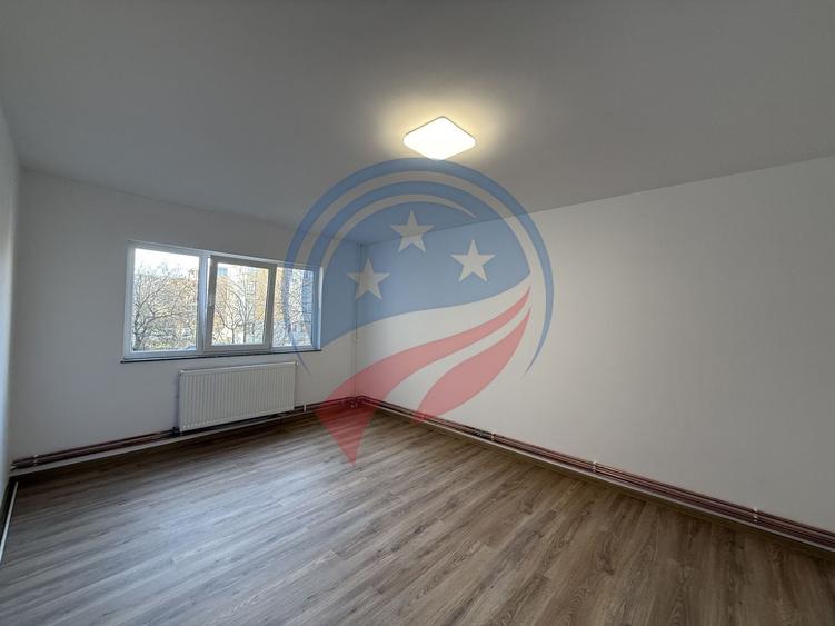 Apartament cu 4 camere decomandat în 1 Mai