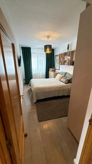 Apartament cu 3 camere decomandat în 1 Decembrie