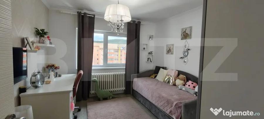 Apartament cu 4 camere decomandat în Central