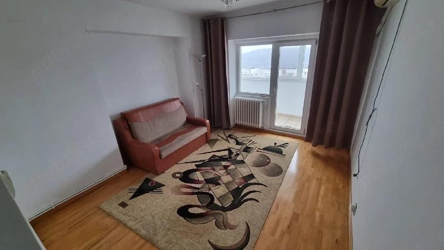 Apartament cu 3 camere decomandat în Nicolina