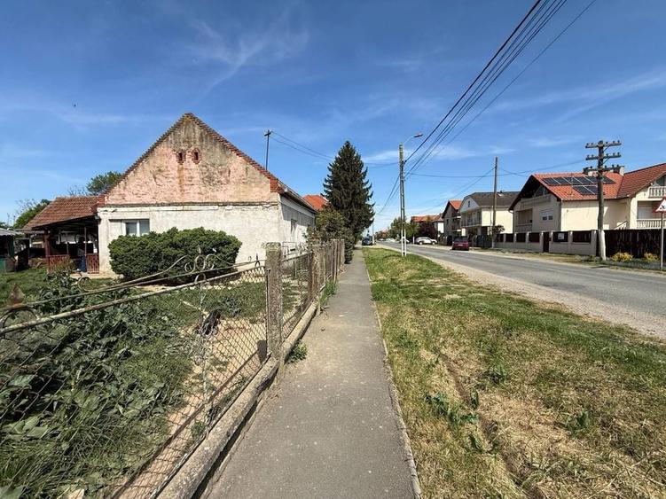 Casă cu 3 camere cu Teren 100 Mp în Central