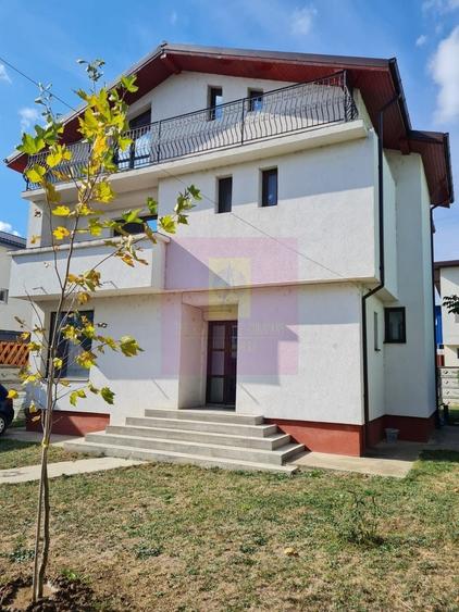 Casă individuală cu 5 camere decomandat cu Canalizare în Central