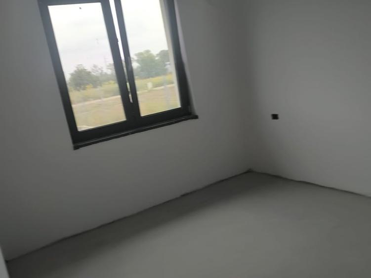 Casă individuală cu 3 camere cu Canalizare în Micro 16