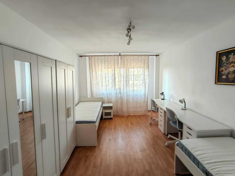 Apartament cu 3 camere decomandat în Complex Studențesc