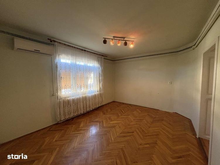 Casa Romaneasca de vanzare 8camere teren 624mp 22ml Bujac cu potential - 10