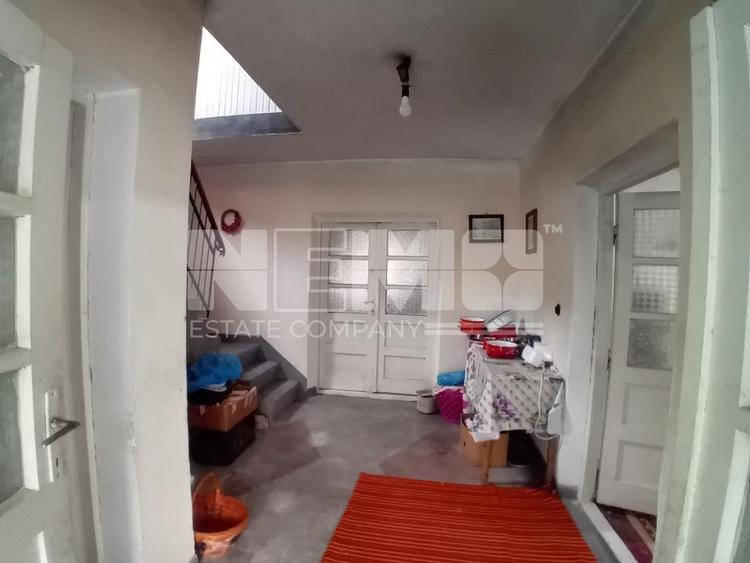 Casă individuală cu 6 camere cu Canalizare în Central