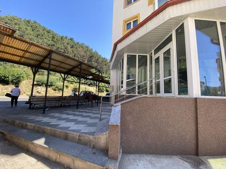 Spațiu comercial, de 85 mp, în Coman
