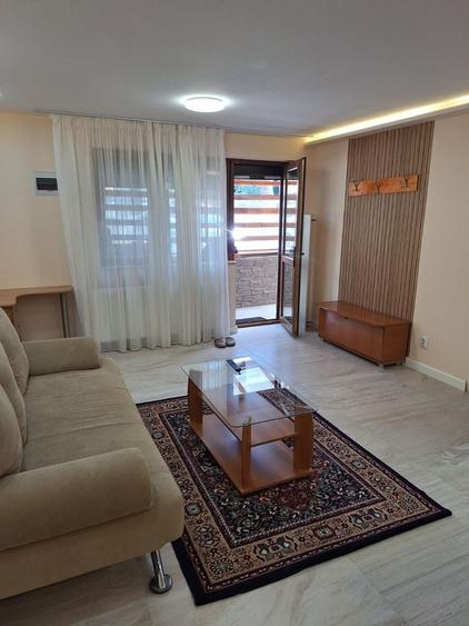 Apartament cu 2 camere decomandat, mobilat în Central