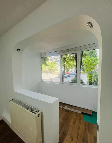 Apartament cu 4 camere decomandat în Tineretului