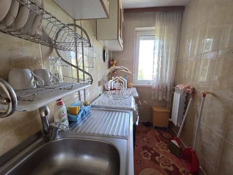 Apartament cu 3 camere decomandat în Micro 14