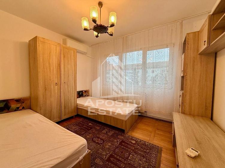 Apartament cu 4 camere semidecomandat, mobilat în Gheorghe Lazăr