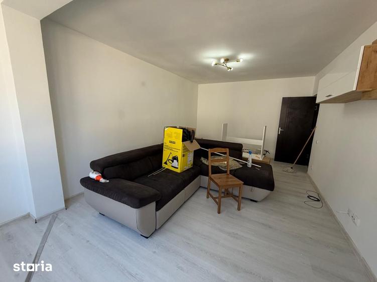 Apartament cu 3 camere decomandat în Titan