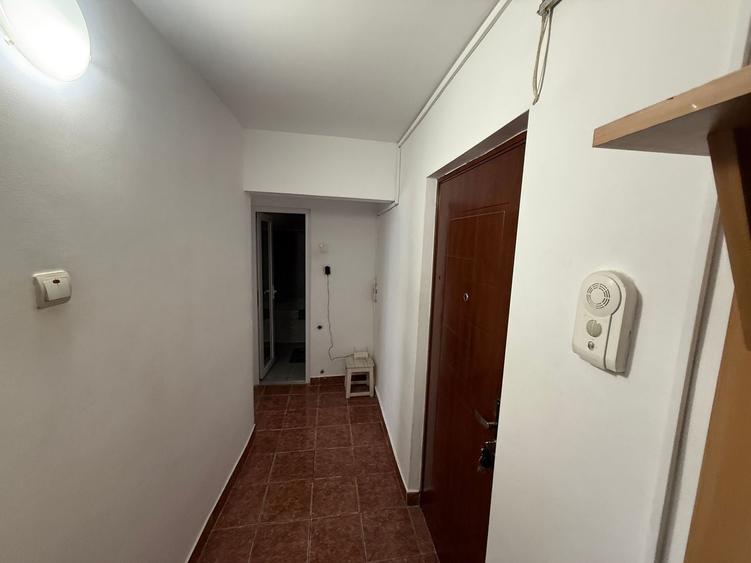 Apartament cu 2 camere decomandat, mobilat în CET