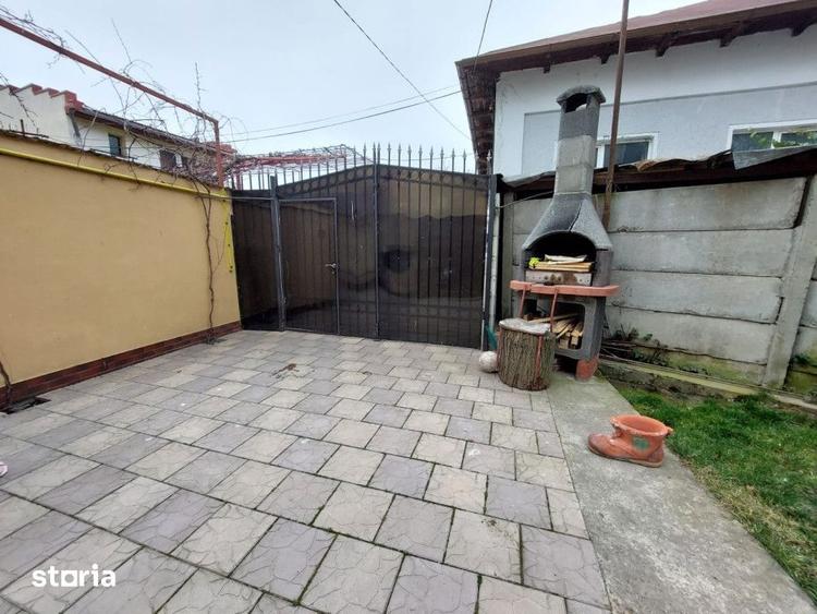Casă cu 6 camere cu Teren 343 Mp în Dacia