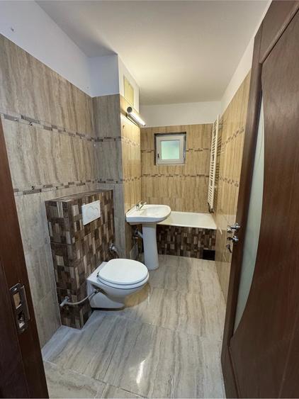 Apartament cu 3 camere decomandat în Girocului