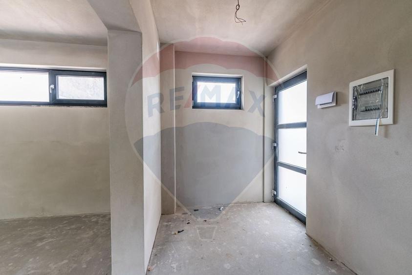 Apartament cu 4 camere decomandat în Pârneava