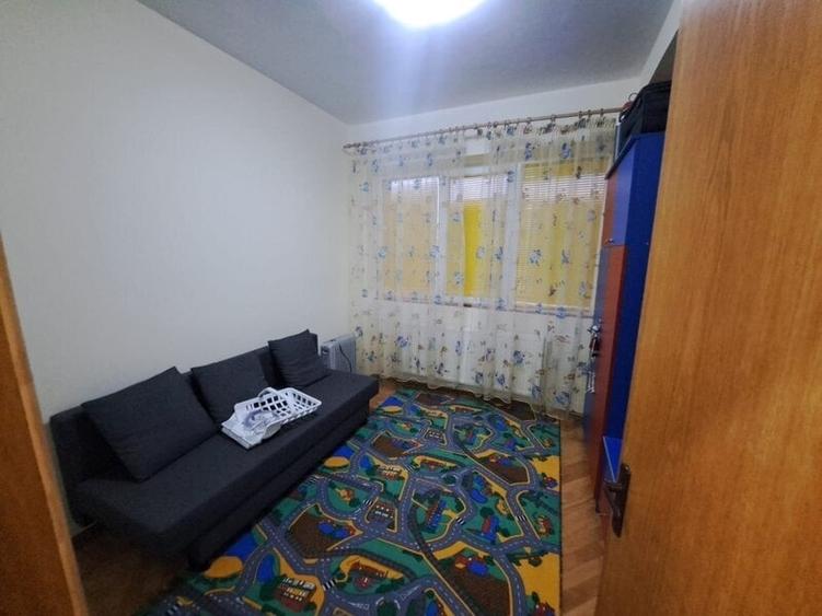Apartament cu 3 camere semidecomandat în Iancului