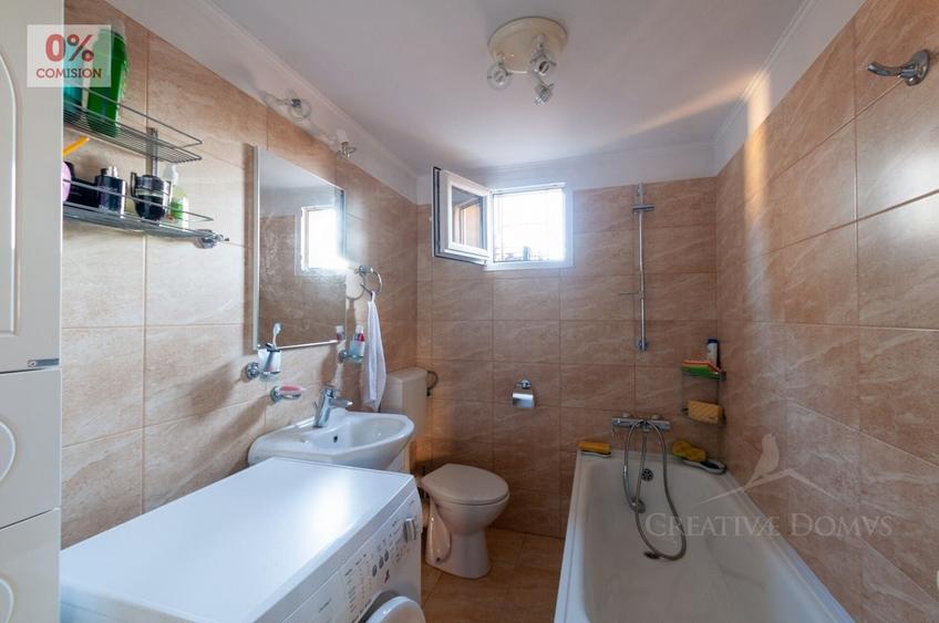 Apartament cu 3 camere semidecomandat în Parcul Carol