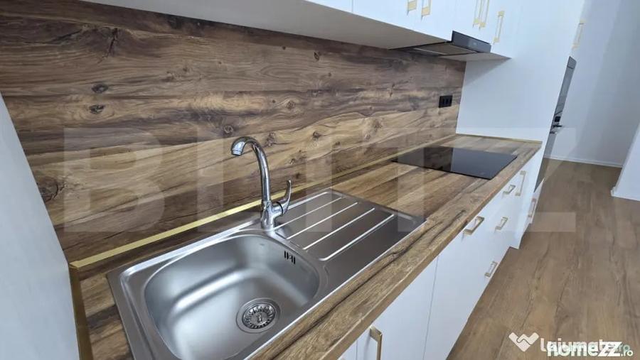 Apartament cu 3 camere semidecomandat în Central