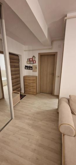 Apartament cu 2 camere semidecomandat în Rahova