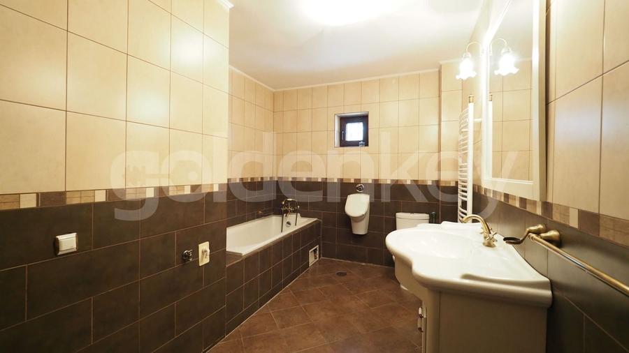 Casă individuală cu 6 camere cu Canalizare în Pipera