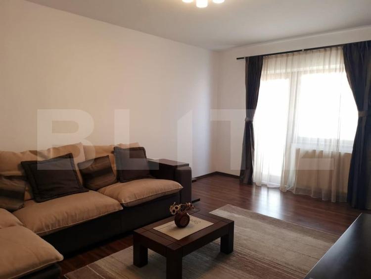 Apartament cu 3 camere semidecomandat, mobilat în Între Lacuri