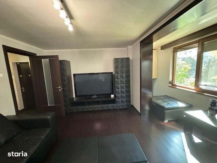 Apartament cu 3 camere decomandat în Cornișa