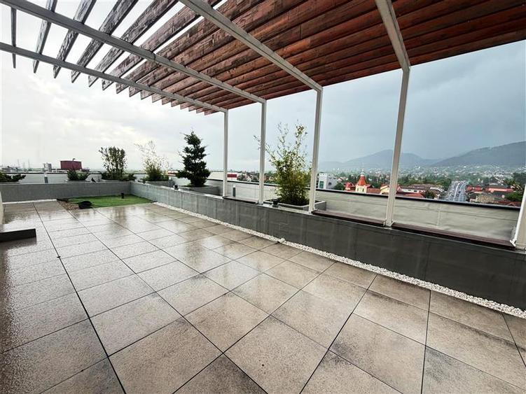 Apartament cu 2 camere semidecomandat, mobilat în Noua