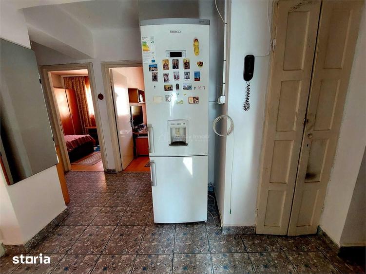 Apartament cu 3 camere decomandat în Piața