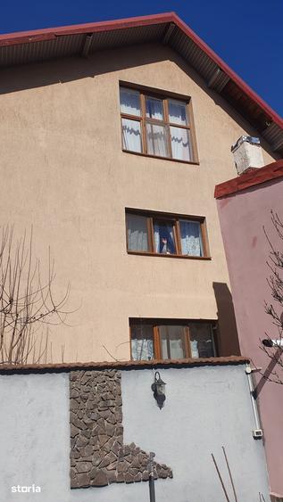 Casă cu 5 camere cu Teren 300 Mp în Pieptănari