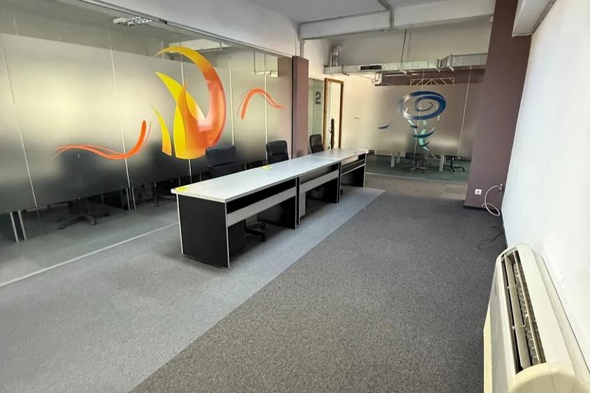 Birou, de 919 mp, în Central