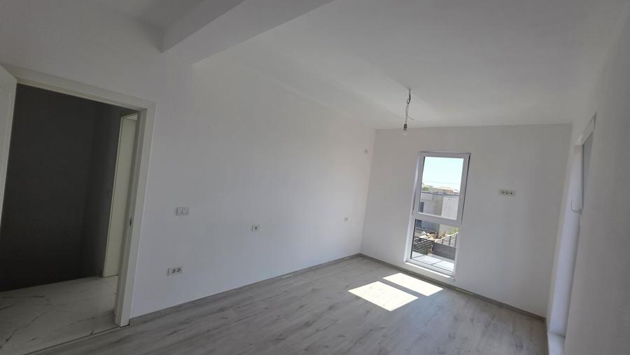 Duplex cu 5 camere cu Canalizare în Dumbrăvița