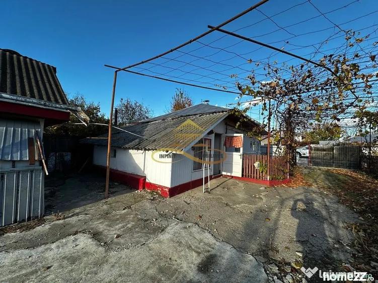 Casă cu 4 camere cu Teren 4500 Mp în Negri