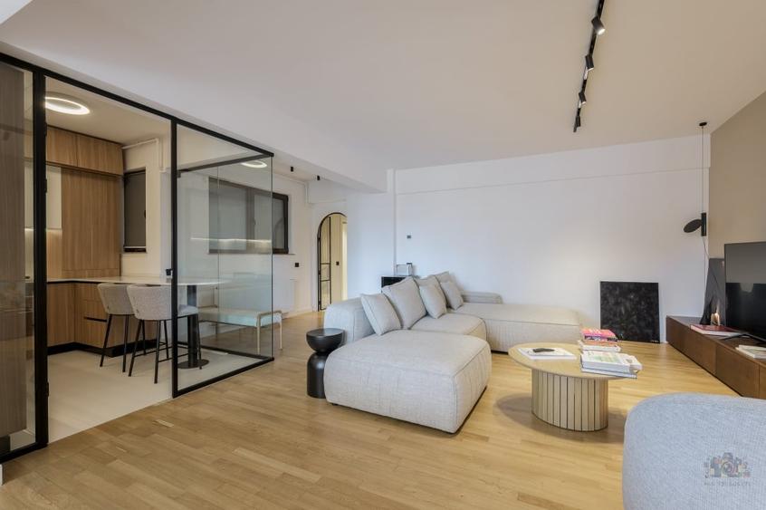Apartament cu 4 camere semidecomandat în Eminescu