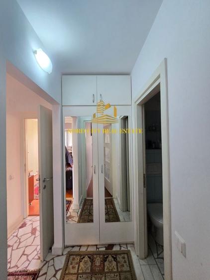 Apartament cu 3 camere semidecomandat în Titulescu