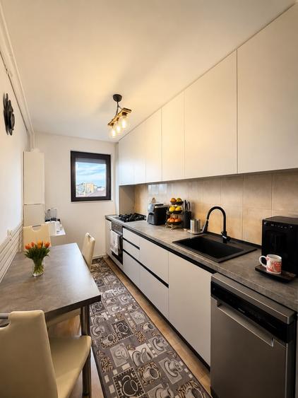 Apartament cu 3 camere decomandat, mobilat în Berceni