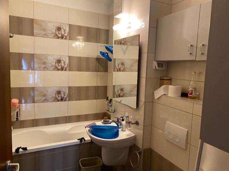 Apartament cu 3 camere decomandat în Torontalului