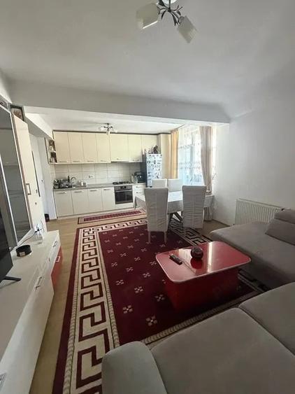 Apartament cu 3 camere decomandat în Florești