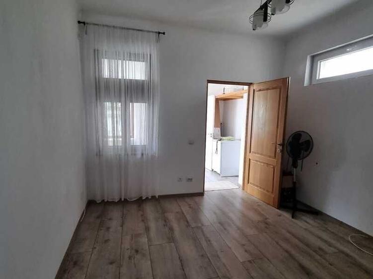 Casă cu 2 camere decomandat în Moșilor